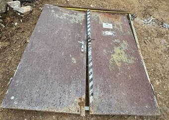 Prodám ocelové dvojité dveře s rámem