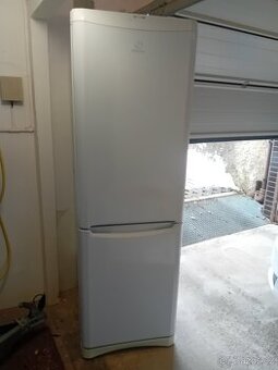 prodám lednici s mrazákem Indesit A++