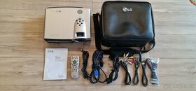 Projektor LG RD-JT40 - zánovní - nasvíceno 86h - lehce přeno