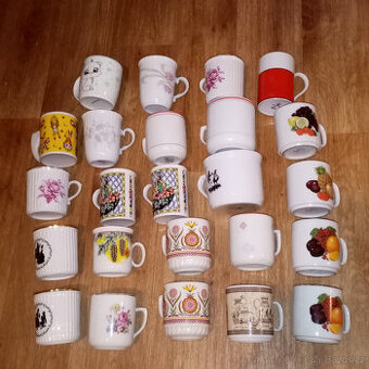 Prodám staré české porcelánové hrnky a skleněné půlitry 0,3l