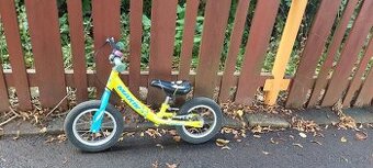 Dětské odrážedlo.