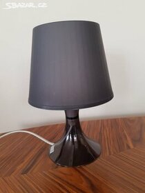 Černá stolní lampa IKEA