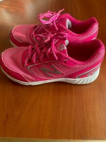Tenisky NewBalance velikost 33 stélka 21 cm