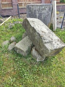 Pískovcové žlaby, koryta, pískovec