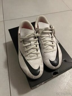 Kopačky turfy dětské Nike 35,5