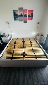Manželská postel 180x200 cm s rošty, LED a úložným prostorem