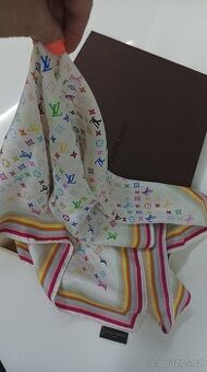 LOUIS VUITTON.... Šátek