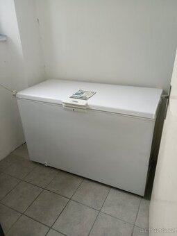 VELKÝ ÚSPORNÝ PULTOVÝ MRAZÁK WHIRLPOOL