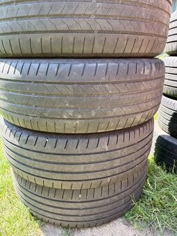 Prodam pneu Bridgestonl 225/55r17 letni