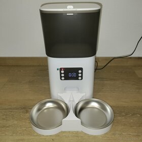 Automatické krmítko / zásobník pro psy a kočky