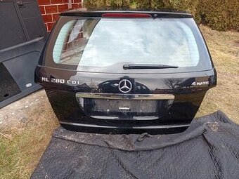 MERCEDES BENZ ML W164, 5 DVEŘE, VÍKO KUFRU PĚKNÉ, ČERNÉ,
