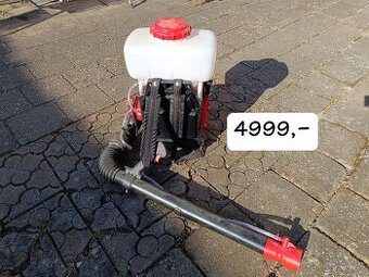 Zádový motorový rosič