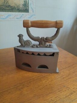 žehlička litinová starožitná