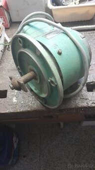 Motor přírubový