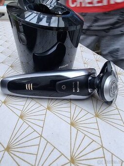 Holicí strojek Philips ráda 9000

