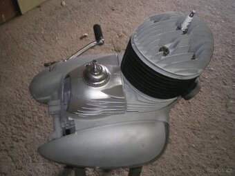 Motor JAWA 250