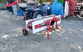 Pásový obraceč sena