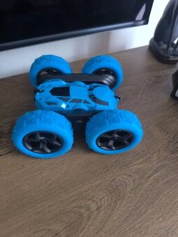 Kaskadérské autíčko na dálkové ovládání