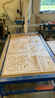 •	CNC frézka 1300×2600 mm – zánovní, 200 h, včetně odsávání