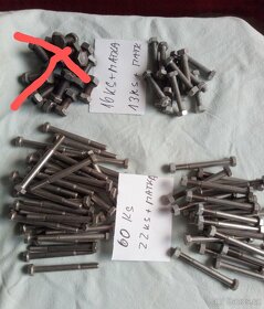 ŠROUBY, SKLO, DEŠTNÍK