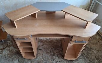 Rohový psací stůl