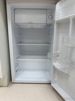 Malá lednice s mrazákem Hisense