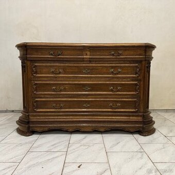 Starožitná masivní komoda