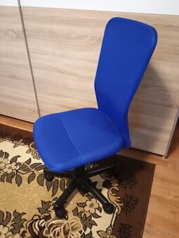 Dětská, otočná židle.