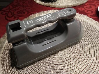 Retro cestovní žehlička