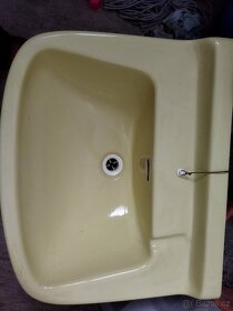 umyvadla, zrcadlová skříňka