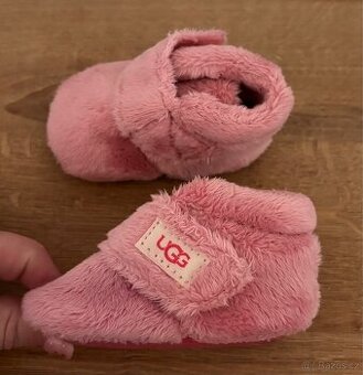 Luxusní holčičí capáčky UGG vel.16 - 1