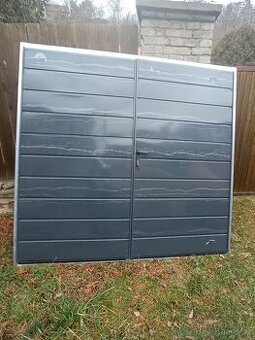 Dvoukřídlé garážová vrata 2,4x2m