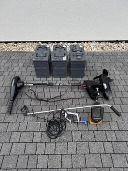 Motor s echolotem a bateriemi - 1