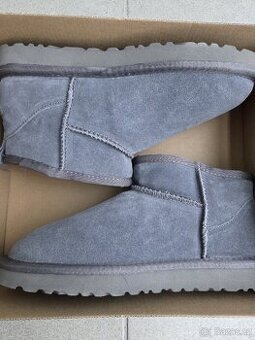 UGG Classic ultra mini