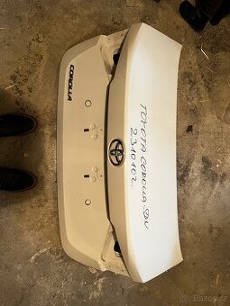 Kufr Toyota Corolla sedan