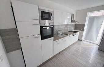 Moderní linka s vestavěnými spotřebiči,6371