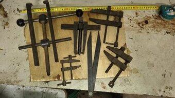 Poctivé dílenské nářadí – svěrky, stahovák, kružidlo