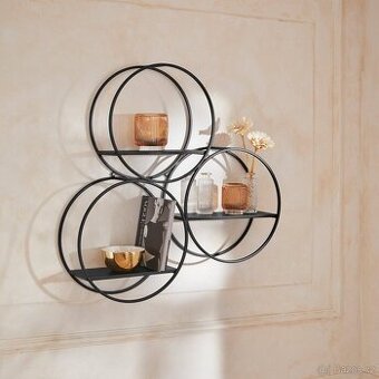 Nástěnná polička, skříňka, regál.