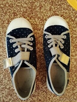 Dívčí tenisky vel 34 s pevnou špičkou