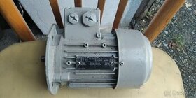 Nový přírubový motor