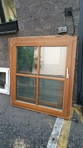 Dřevěné okno 114 x 125 cm