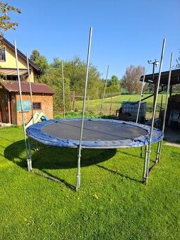 Trampolína