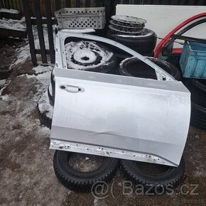 Přední prave dveře skoda superb III lehké poskozeni viz foto