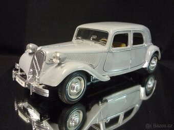 Citroen 15CV 6 Cyl.1952 Maisto 1/18 - 1