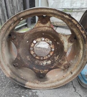 Prodám dva disky na zetor 4011/6911
