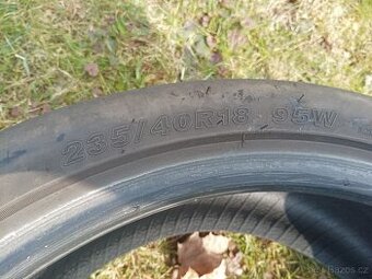 235/40 R18 - 1