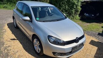 VOLKSWAGEN GOLF 1.2 TSI,RV. 2011, SERVISNÍ KNIHA.