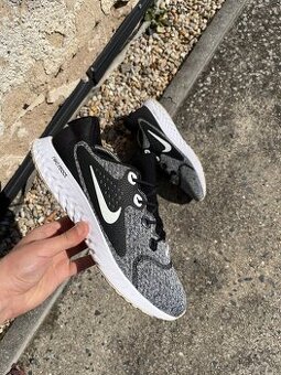 Boty Nike Legend React - 1