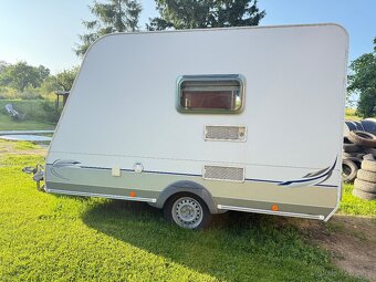 Obytný přívěs pro 3 osoby Caravelair - 1