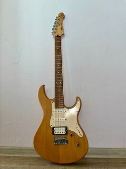 e. kytara Yamaha Pacifica 112J,kombo Coxx s overdrive kanal.